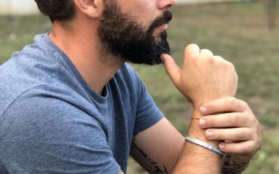 Huile de ricin pour barbe clairsemée : efficacité ou greffe ?