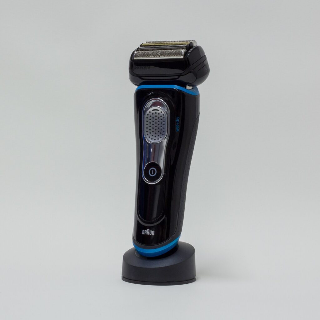Rasoir électrique Braun Series 9 sur son socle