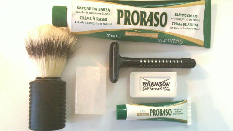 Crème à raser Proraso verte en tube avec blaireau et rasoir (Proraso verte)