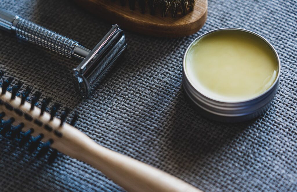 Rasoir de sûreté, baume et brosse