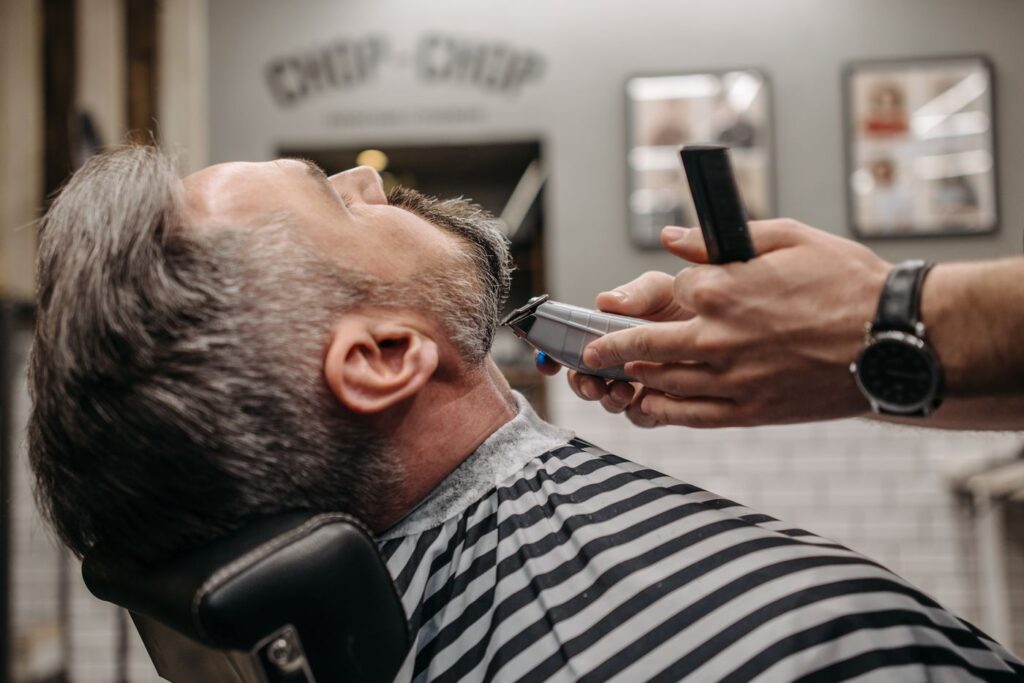 Taille de barbe chez le barbier